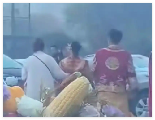 拦婚车索烟:打着讨喜名义疯狂敲竹杠 究竟是怎么回事?