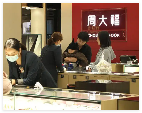 金价暴涨三四线城市金店撑不住了 内幕曝光简直太意外了