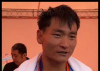 冠军马拉松冲线被裁判拦截 本人回应 内幕曝光简直太意外了