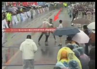 马拉松冠军冲刺时被强行带离赛道 内幕曝光简直太意外了