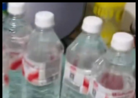 一箱12瓶纯净水每瓶都有针眼 内幕曝光简直太意外了