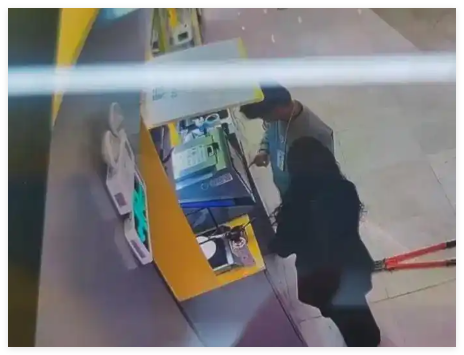 足金项链发黑 周生生黄金被质疑不纯 内幕曝光简直太意外了