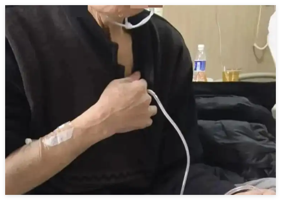 七旬老人呼吸困难自行拿剪刀捅胸 背后真相实在让人惊愕