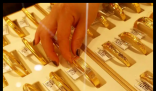 金价大跌 情侣火速买五金 内幕曝光简直太意外了
