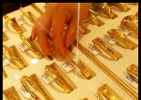 金价大跌 情侣火速买五金 内幕曝光简直太意外了