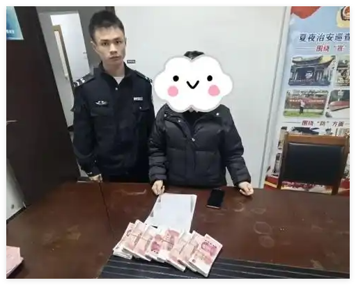 女子带8万现金买手机 店长立即报警 内幕曝光简直太意外了