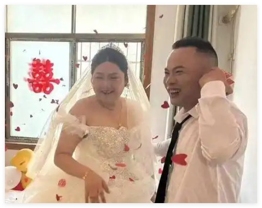 新人办三无婚礼:无彩礼无司仪无伴娘 内幕曝光简直太意外了