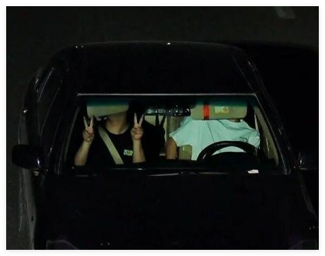 男子加油逃单同行人对监控比“耶” 内幕曝光简直太意外了