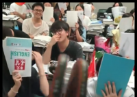 四川00后班主任返还三年暂扣物品 内幕曝光简直太意外了
