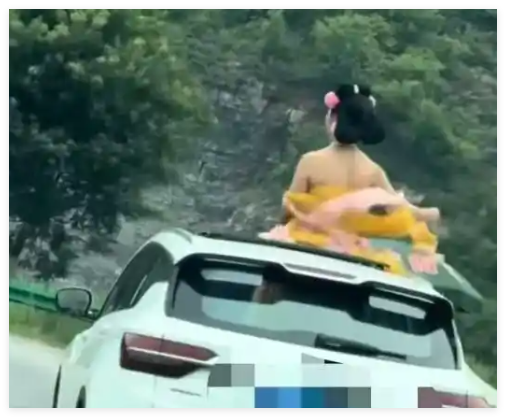 女子探出天窗拍古风视频被罚款 为什么引争议什么情况？