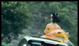 女子探出天窗拍古风视频被罚款 为什么引争议什么情况？