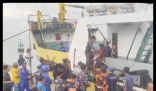 巨浪击沉游轮游客漂流5小时 有人吓吐 画面曝光简直吓尿了