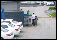 7旬阿姨花5千包车远行领“3亿奖金” 简直令人后怕不已
