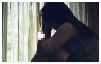 女子花1万5找“情感专家”遭扑倒 究竟是怎么回事？
