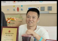 小店贴出“请假条”:老板去救人了 张贴“请假条”感动邻里
