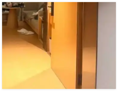 男子入住酒店出门后房间被敞开8小时 实在太让人后怕了