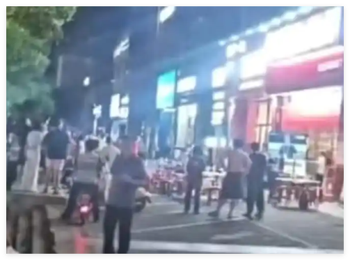 小区住户朝楼下火锅店泼黄色液体 到底是什么东西？