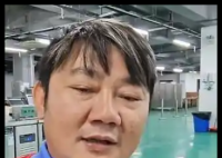 张雪发现餐后水果没人吃要求更换 没人吃也要检讨啊