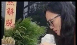 坠亡幼童父亲称13万丧葬费对得起孩子 实在太悲剧了